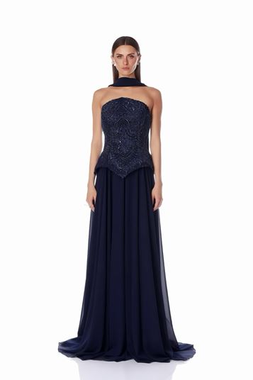 Abito da sera blu navy senza spalline in chiffon con decorazioni di perle